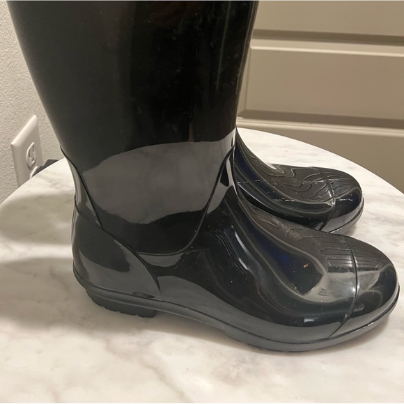 UGG Rainboots - Picture 4 of 6